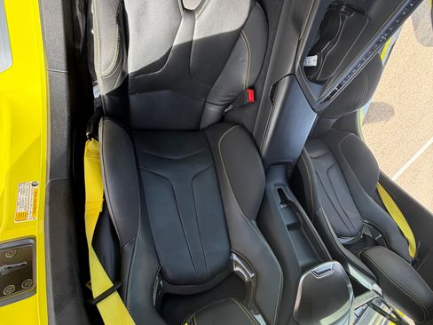 Used 2021 Chevrolet Corvette Stingray Premium Cpe w/ Z51 Performance Package image 16