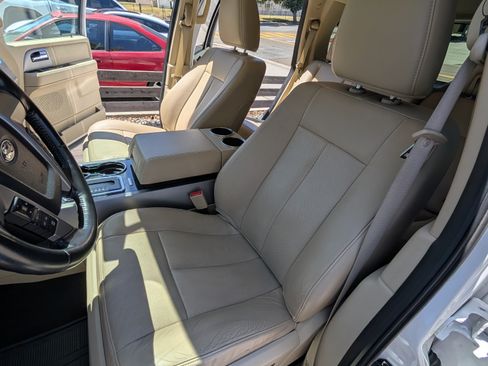Used 2016 Ford Expedition Limited w/ Equipment Group 301A AWD/4WD image 11