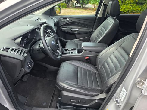 Used 2017 Ford Escape Titanium image 6