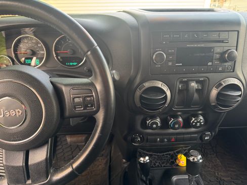 Used 2015 Jeep Wrangler Sport AWD/4WD image 9
