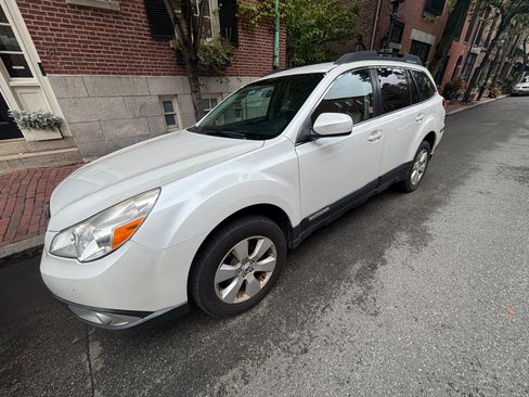 Used 2012 Subaru Outback 2.5i Limited image 1