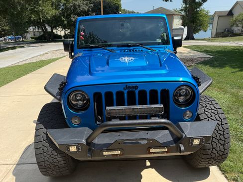 Used 2014 Jeep Wrangler Unlimited Sahara AWD/4WD image 4