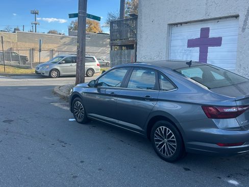 Used 2020 Volkswagen Jetta SE w/ SE Cold Weather Package image 6