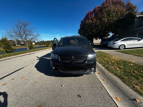 Used 2017 Dodge Grand Caravan GT image 4