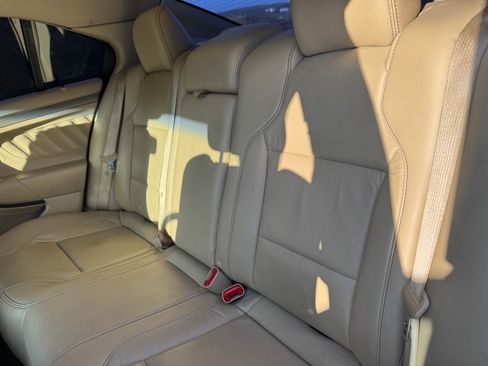 Used 2013 Ford Taurus SEL image 2