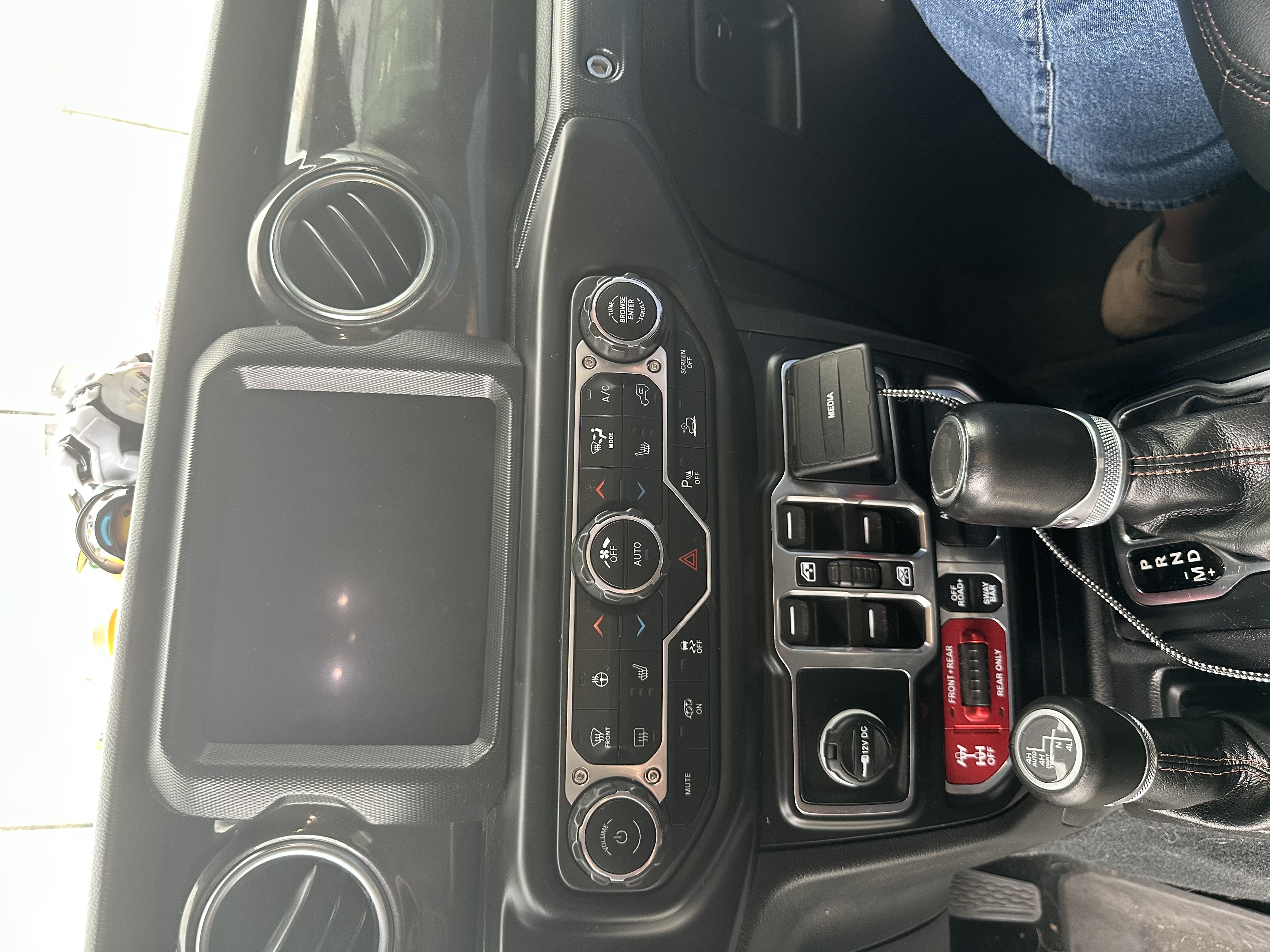 Used 2022 Jeep Wrangler Unlimited Rubicon AWD/4WD image 12
