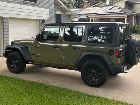 Used 2025 Jeep Wrangler Unlimited Sport AWD/4WD image 2