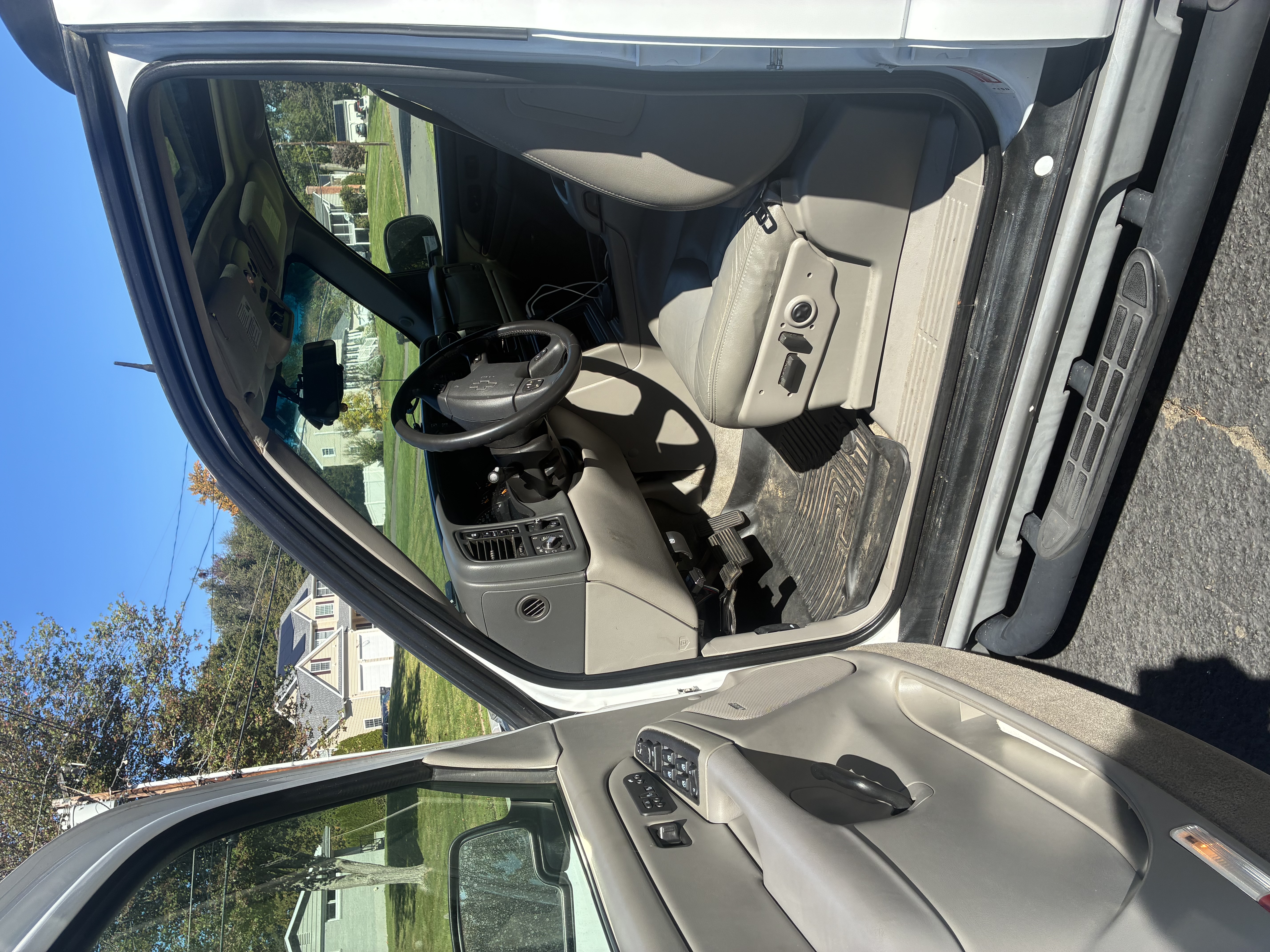Used 2004 Chevrolet Tahoe Z71 w/ Z71 Preferred Equipment Group AWD/4WD image 6