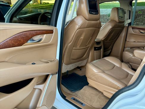 Used 2016 Cadillac Escalade Platinum AWD/4WD image 16