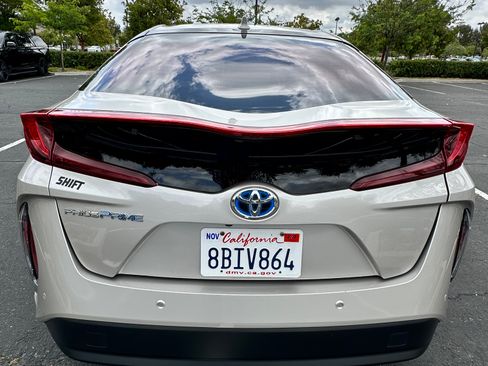 Used 2017 Toyota Prius Prime Advanced FWD image 5