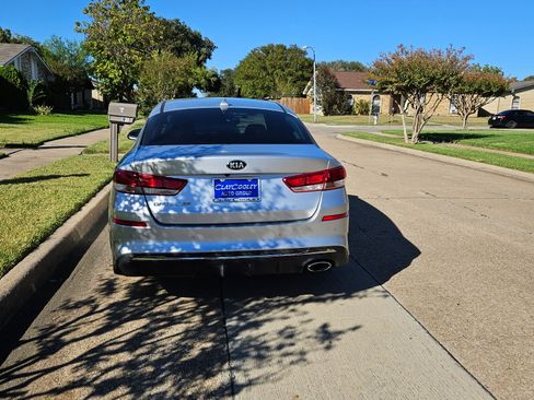 Used 2020 Kia Optima LX image 18