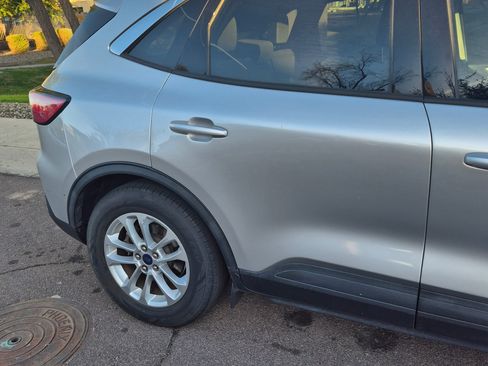 Used 2020 Ford Escape SE image 21