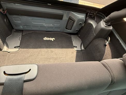 Used 2015 Jeep Wrangler Unlimited Sport AWD/4WD image 22