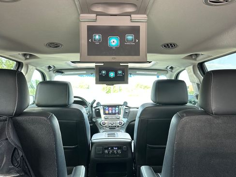 Used 2019 Chevrolet Suburban Premier AWD/4WD image 17