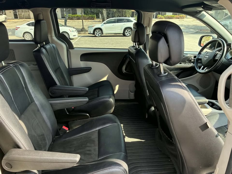 Used 2019 Dodge Grand Caravan SXT FWD image 14