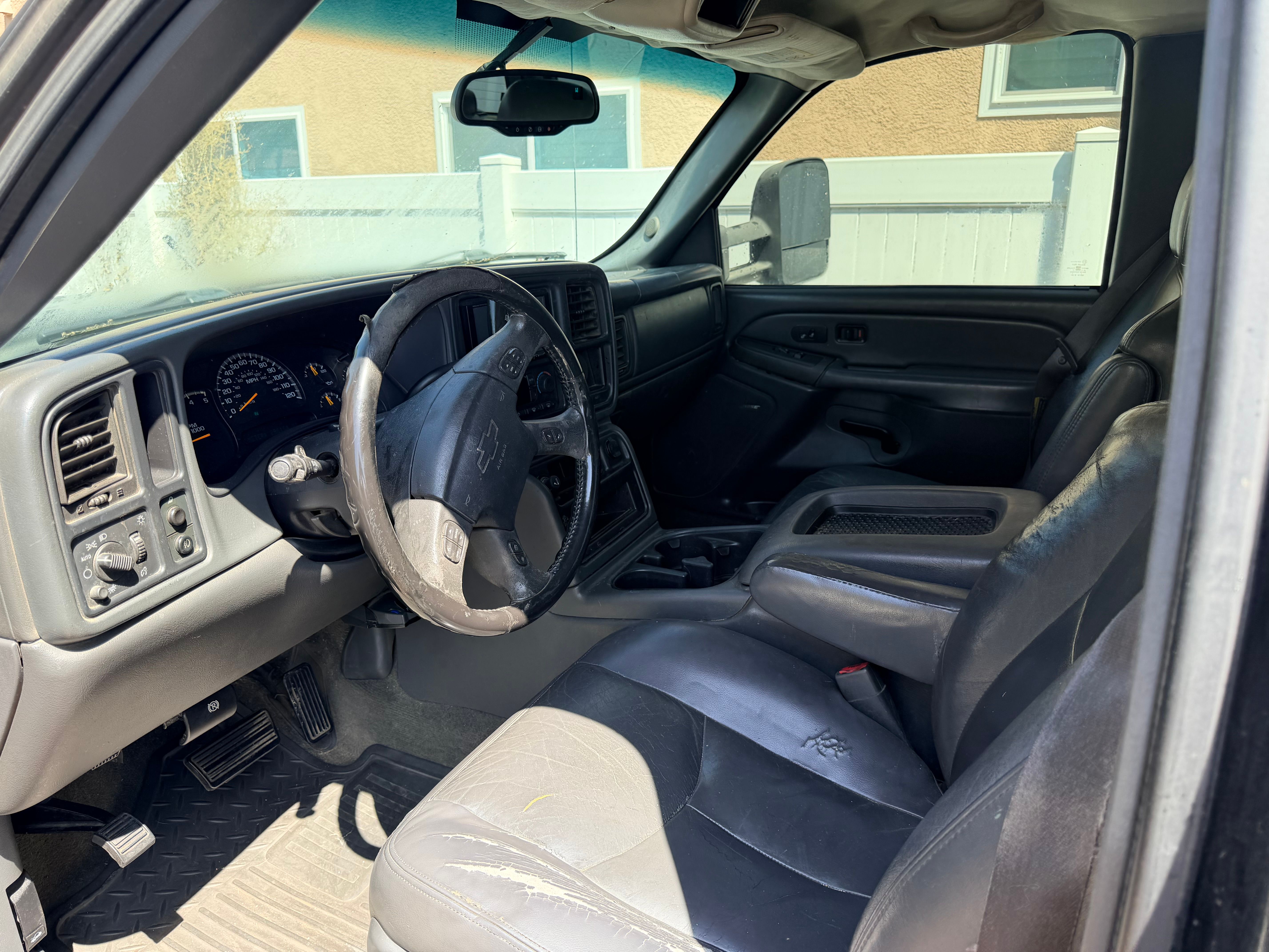 Used 2005 Chevrolet Silverado 2500 LT w/ Heavy-Duty Power Package RWD image 9