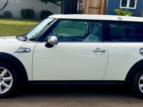 Used 2014 MINI Cooper Clubman S FWD image 16
