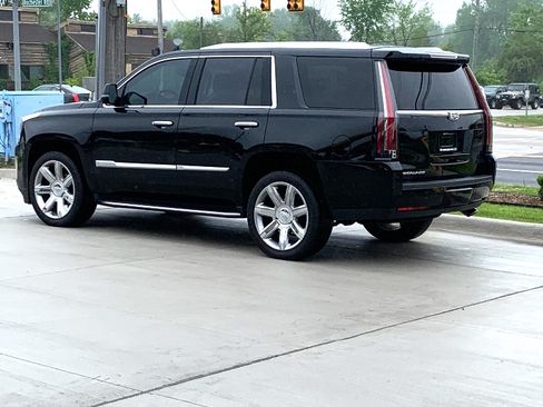 Used 2019 Cadillac Escalade Luxury image 10