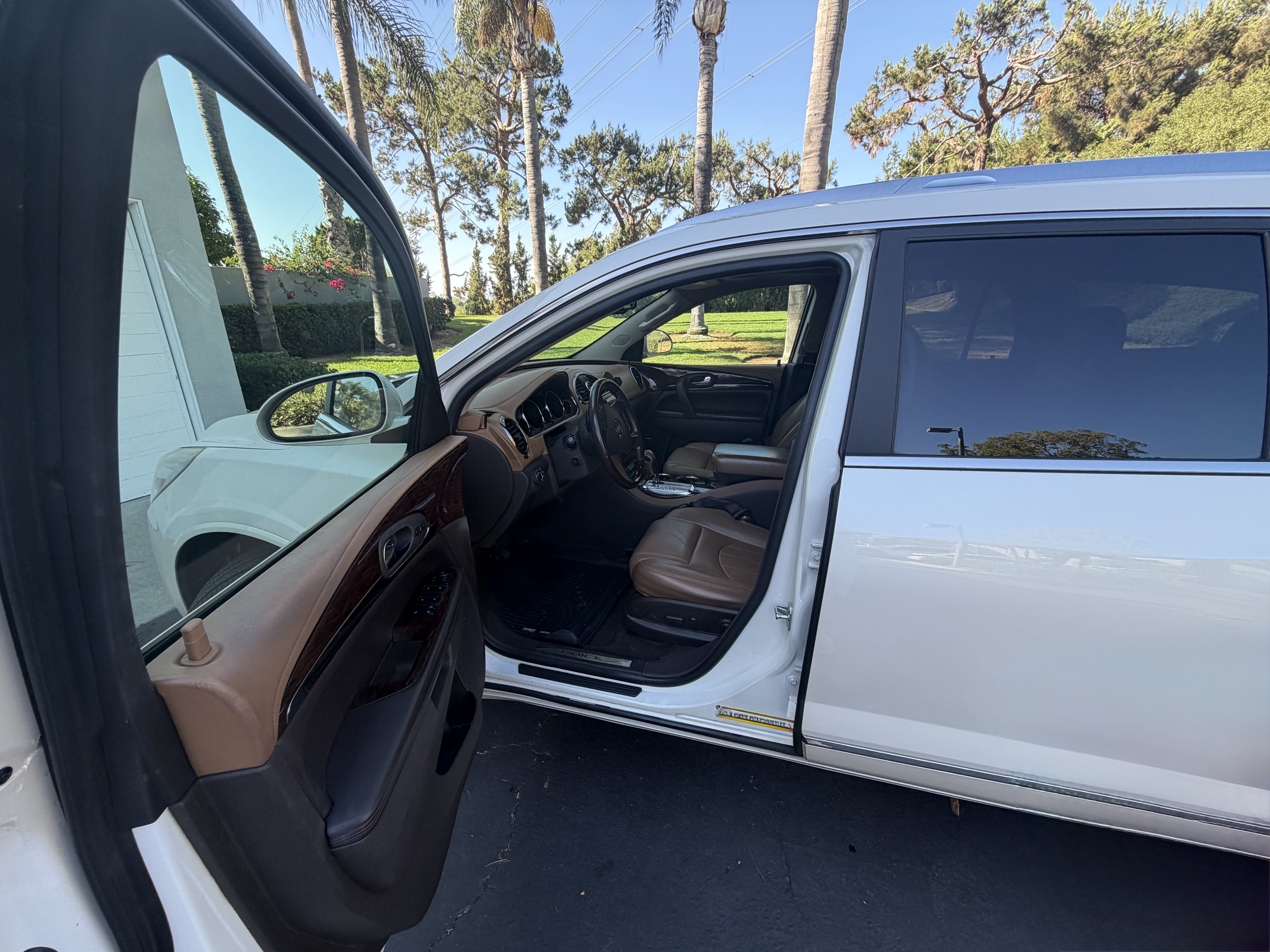 Used 2013 Buick Enclave Premium w/ Trailering Provision Package AWD/4WD image 4