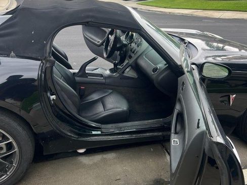 Used 2006 Pontiac Solstice Convertible w/ Premium Package image 9