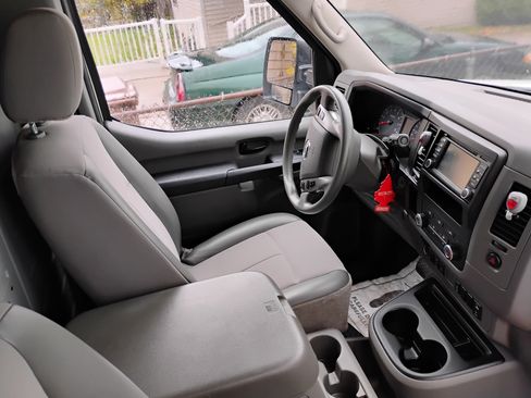 Used 2018 Nissan NV 3500 SV w/ Navigation Package image 12