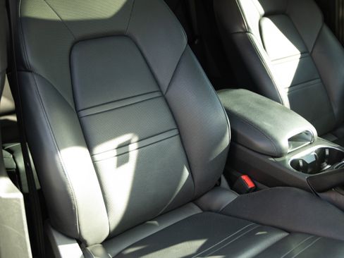 Used 2019 Porsche Cayenne image 2