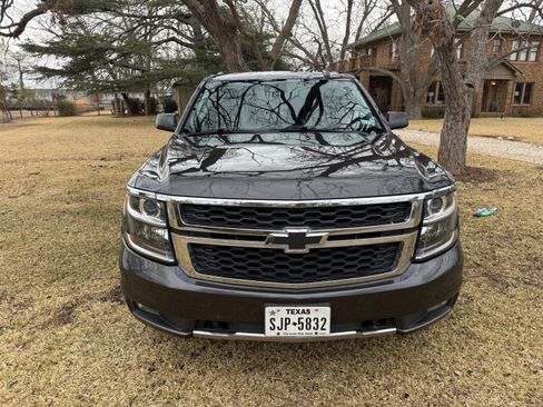 Used 2017 Chevrolet Suburban LT image 2