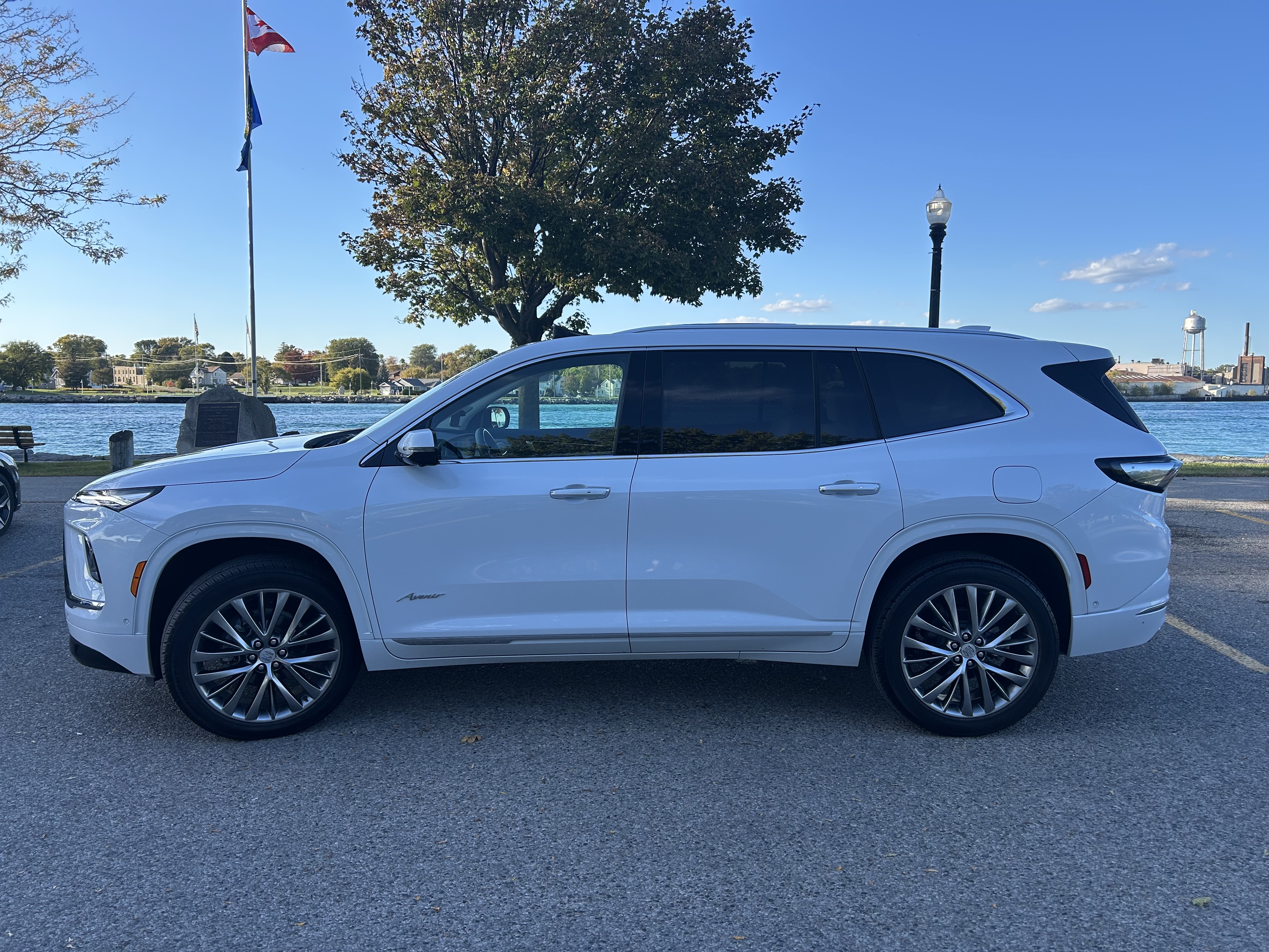 Used 2026 Buick Enclave Avenir w/ Super Cruise Package AWD/4WD image 1
