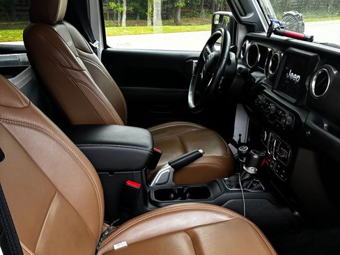 Used 2022 Jeep Gladiator Rubicon w/ LED Lighting Group image 10