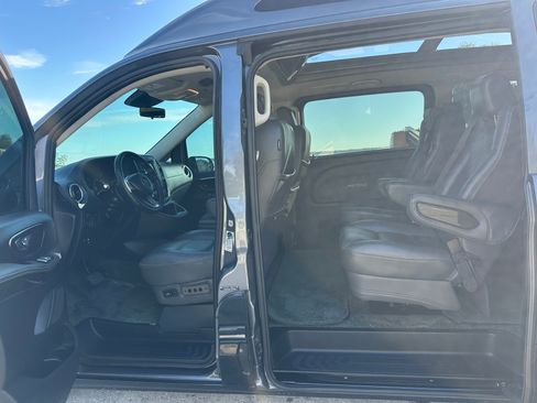 Used 2017 Mercedes-Benz Metris Passenger image 14
