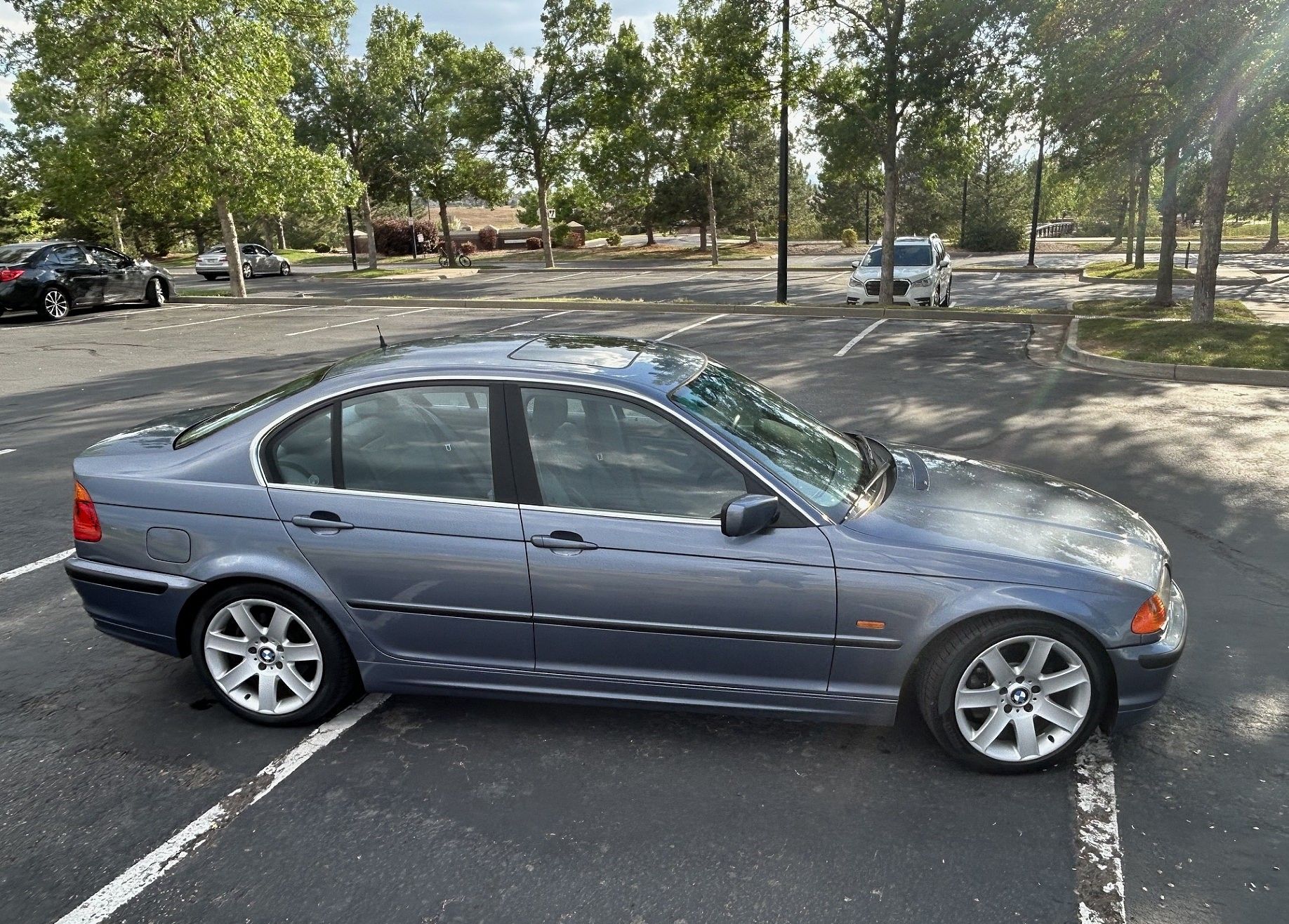 Used 1999 BMW 328i Sedan RWD image 1