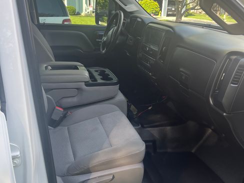 Used 2019 Chevrolet Silverado 2500 W/T w/ WT Convenience Package RWD image 9