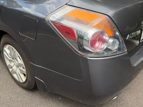 Used 2010 Nissan Altima 2.5 S FWD image 9