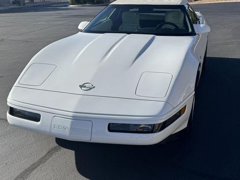 Used 1993 Chevrolet Corvette Convertible RWD image 1