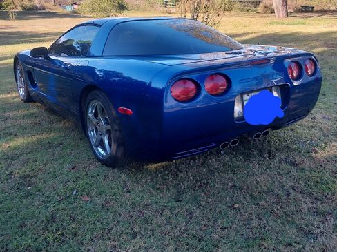 Used 2002 Chevrolet Corvette Coupe w/ Preferred Equipment Group1 image 5