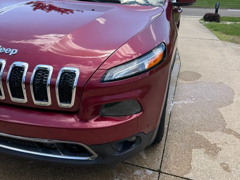 Used 2017 Jeep Cherokee Limited w/ Luxury Group AWD/4WD image 6