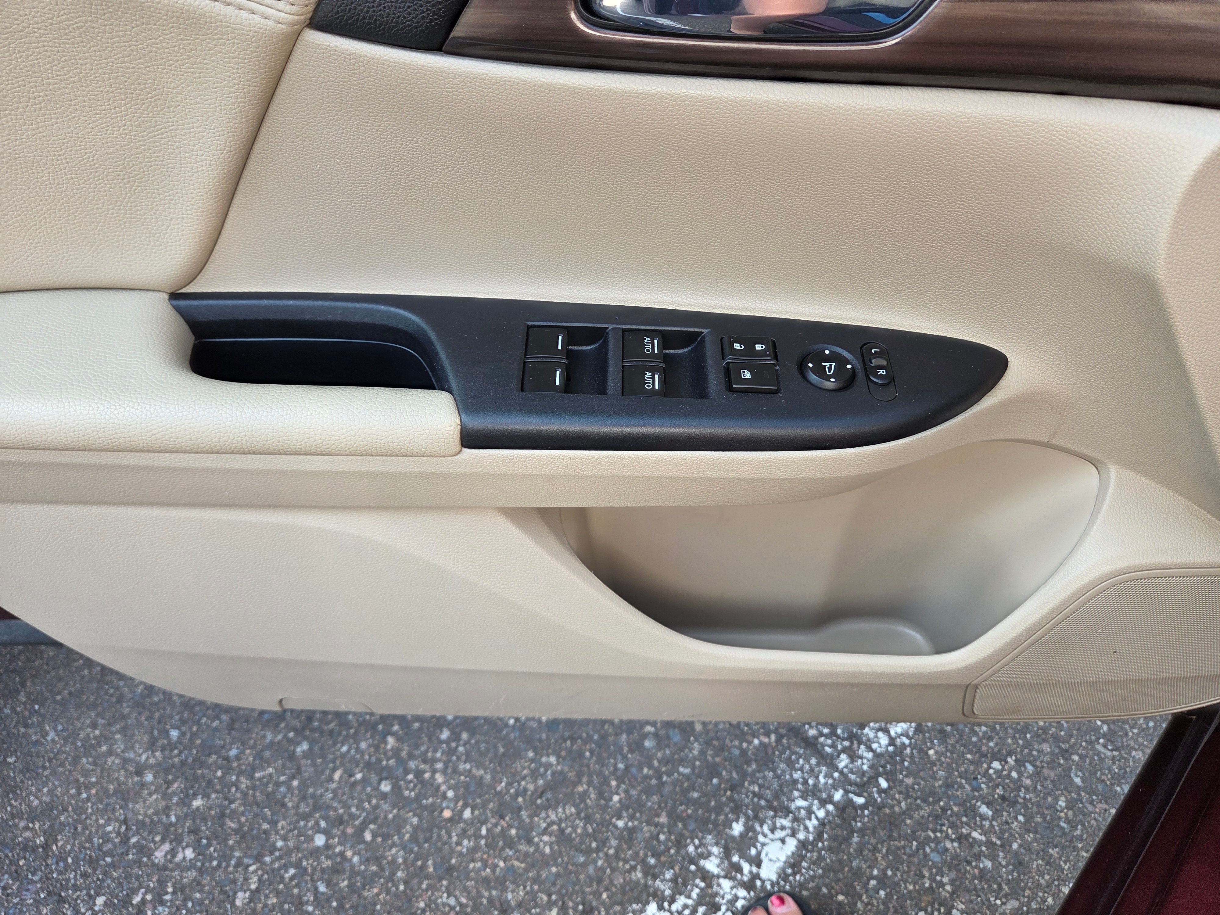 Used 2017 Honda Accord EX image 6