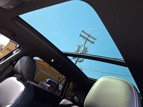 Used 2022 Volkswagen Atlas Cross Sport SEL R-Line image 12