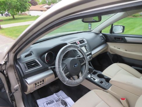 Used 2015 Subaru Outback 2.5i AWD/4WD image 2