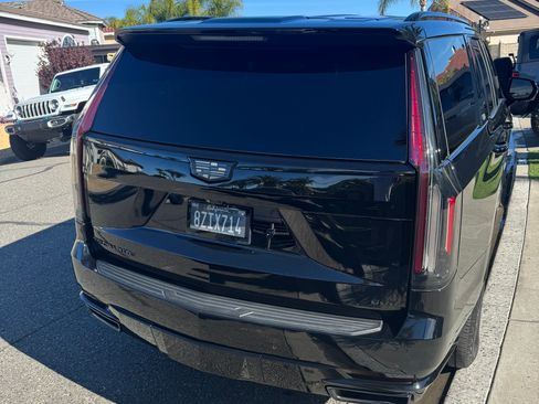 Used 2022 Cadillac Escalade Sport Platinum w/ Heavy-Duty Trailer Package image 4