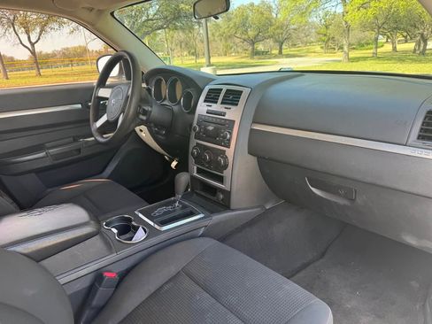 Used 2010 Dodge Charger SXT image 11