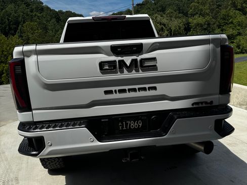 Used 2024 GMC Sierra 2500 AT4 w/ AT4 Premium Plus Package AWD/4WD image 15