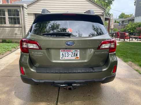 Used 2015 Subaru Outback 2.5i Limited AWD/4WD image 8