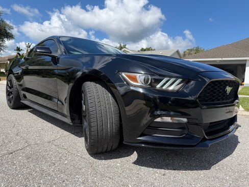 Used 2017 Ford Mustang Coupe RWD image 11