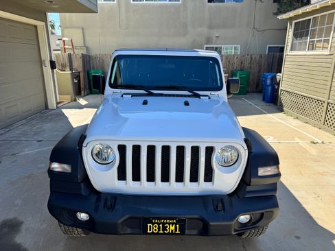 Used 2018 Jeep Wrangler Unlimited Sport S image 2