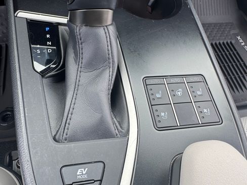 Used 2023 Lexus UX 250h FWD w/ Premium Package image 9