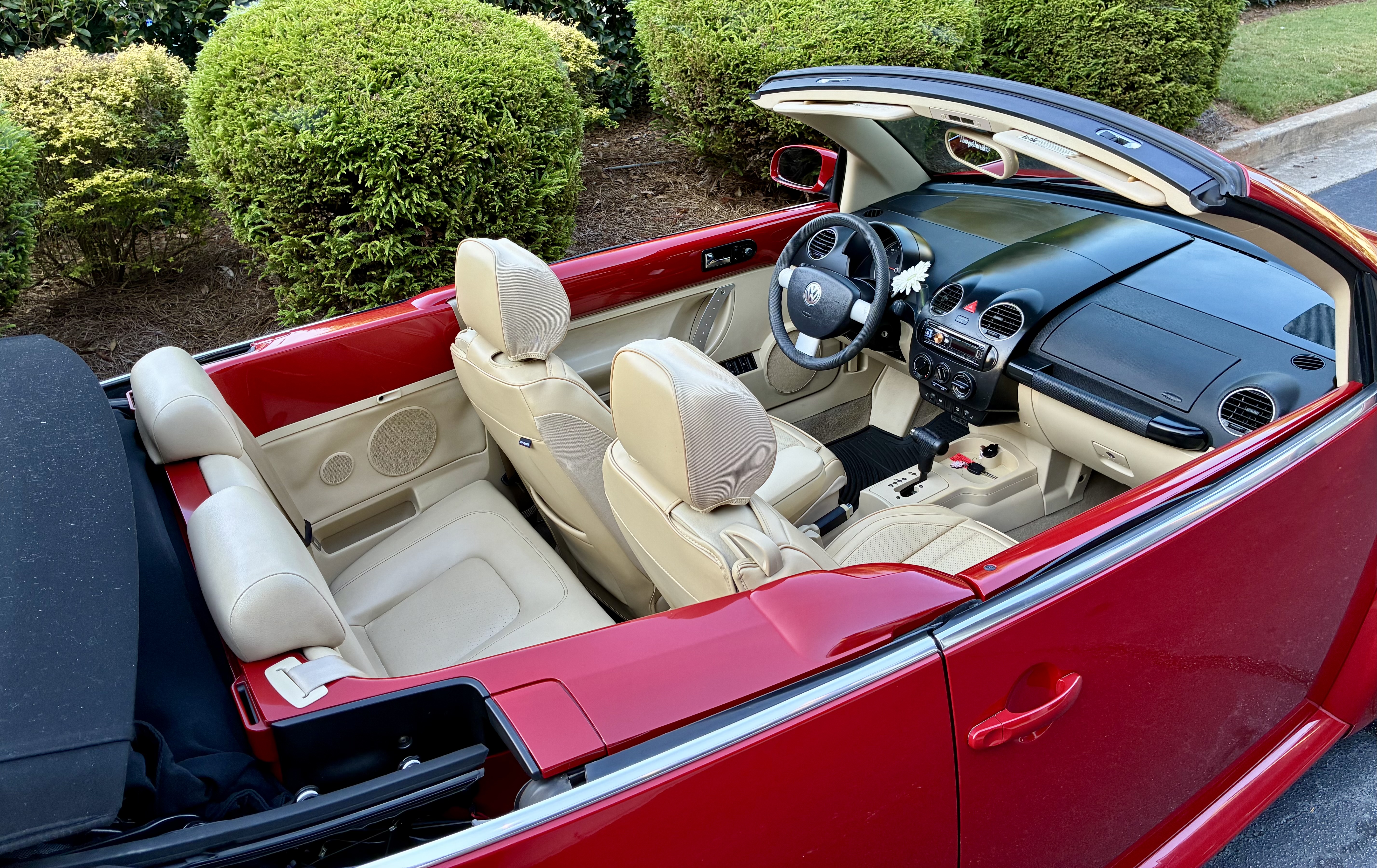 Used 2007 Volkswagen Beetle Convertible w/ Package 1 FWD image 10