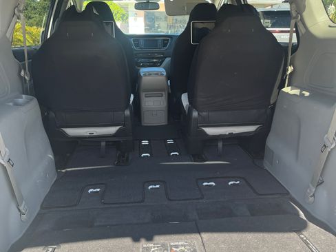 Used 2020 Kia Sedona EX image 6