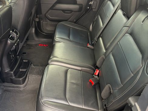 Used 2021 Jeep Wrangler Unlimited Sahara AWD/4WD image 12