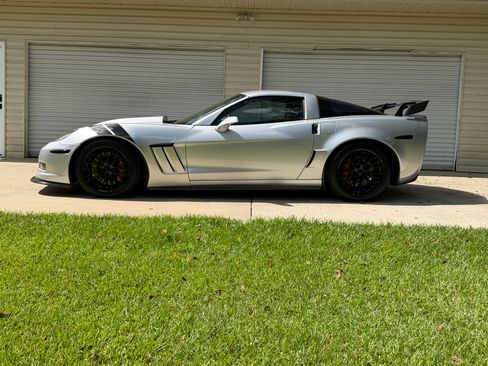 Used 2009 Chevrolet Corvette Coupe w/ Z51 Performance Package RWD image 6